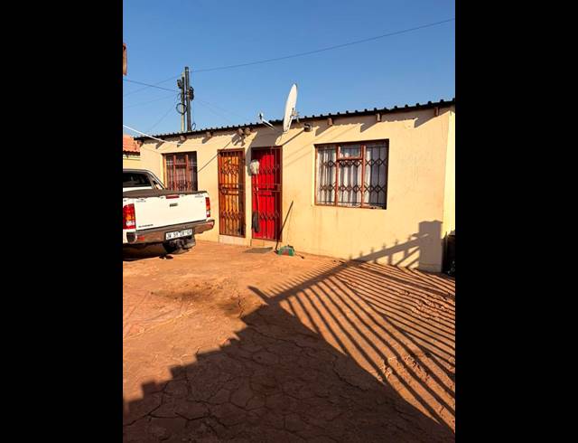 7 BEDROOM HOUSE FOR SALE IN MAHUBE VALLEY